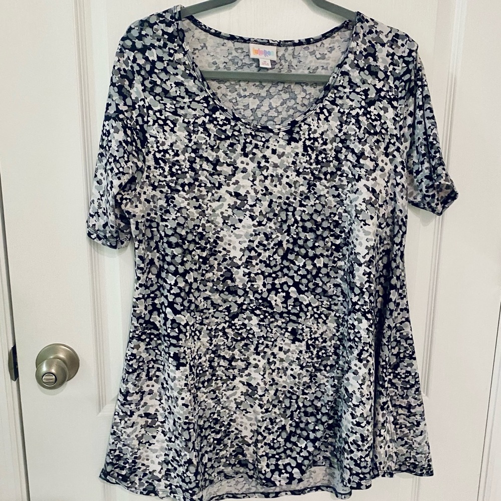 💕Lularoe Dotted Perfect T